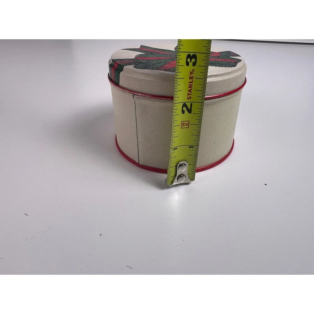 Potpourri Press Round Tin Red Green Bow‎ 1987 Paper Coasters Made in Hong Kong